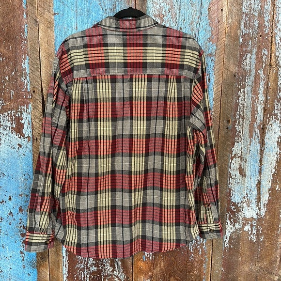 Woolrich Shirt Men's Size Large Lightweight Plaid Flannel Button Down Shirt - Picture 4 of 4